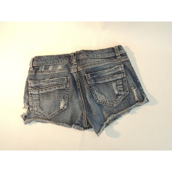 Mudd Denim Shorts Low Rise Crochet Distressed Medium Wash Juniors Sz.‎ 5 - Picture 2 of 5